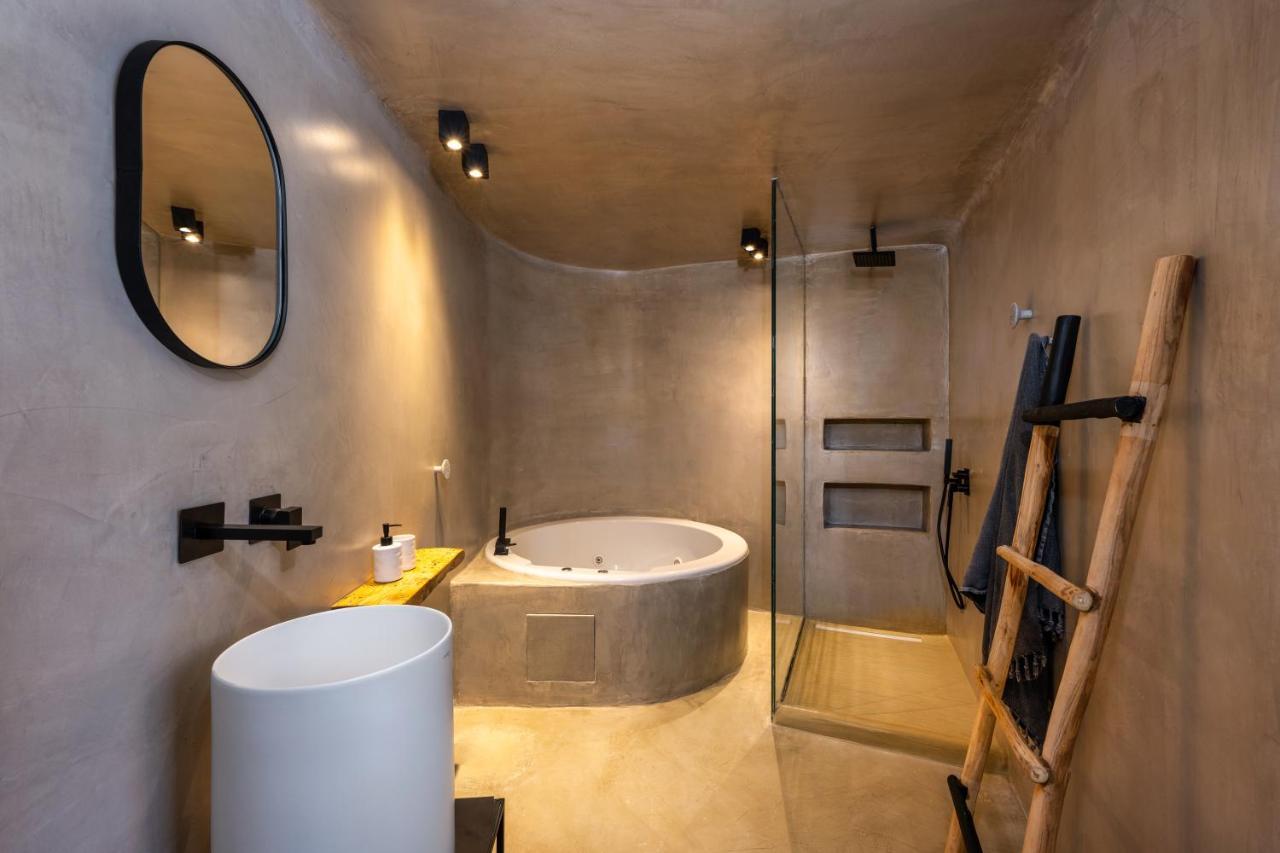 Villa Iota Monocave By Thireon à Oia  Extérieur photo