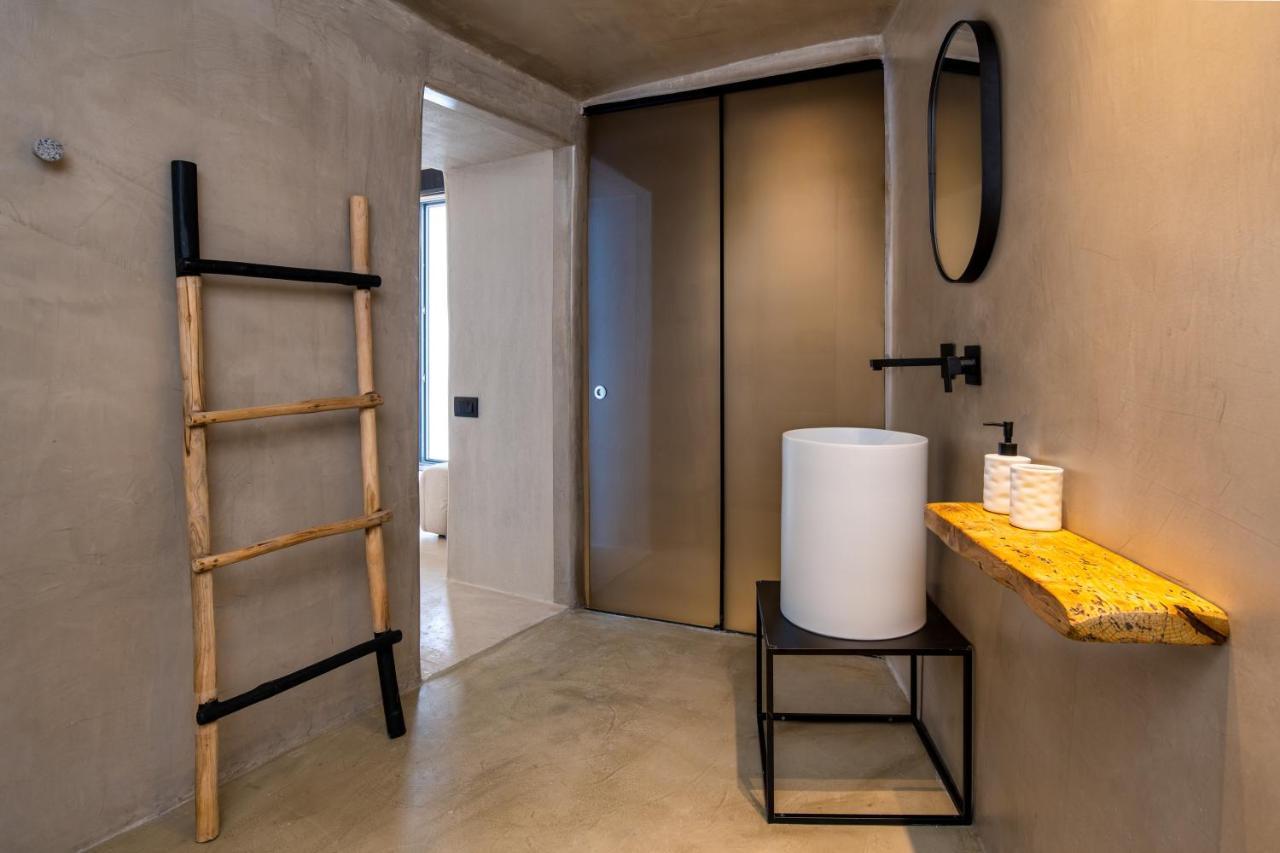 Villa Iota Monocave By Thireon à Oia  Extérieur photo